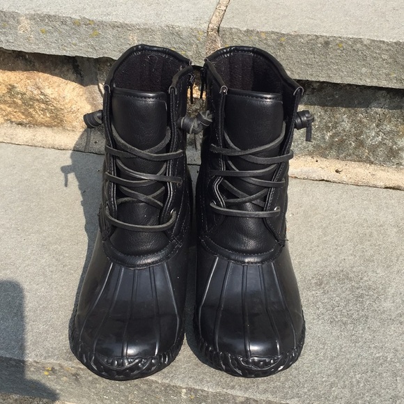 steve madden black duck boots